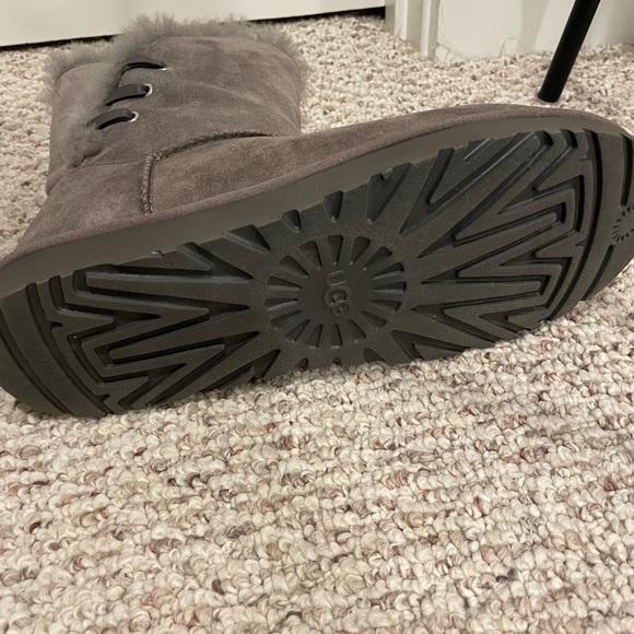 Ugg - Picture 5 of 5